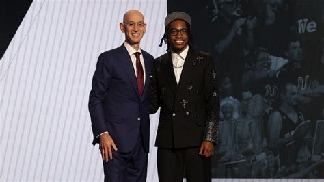 Wolves acquire rights to 8th pick Rob Dillingham from Spurs.